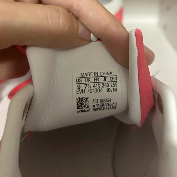 Stan smith size 9 in red - Picture 2 of 4